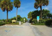Beachside Dreams-Pet Friendly Condo 25yds from beach w heated pool, 2 parking sp