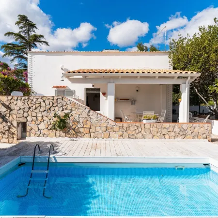 Villa Nuvole Bianche Con Piscina by Wonderful Italy