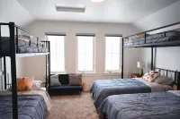 Ponderay Cottage Hotels in Ponderay