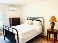 Spacious 5-bedroom farmhouse in charming Cooperstown with WiFi, AC - Boutique