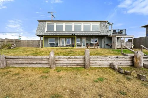 Ocean View and Deck for Relaxation - Stunning Coastal Escape