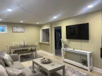 Charming 2 -bedroom cottage farmhouse  with WiFi and AC in Old Forge