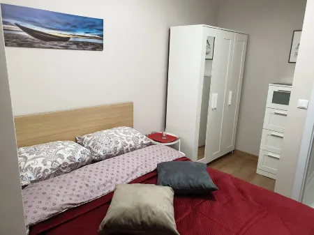 "The Two Twins" New Double Room Guest Apartment - 3, Varna, Bulgaria Отели рядом с достопримечательностью «Приморский парк»