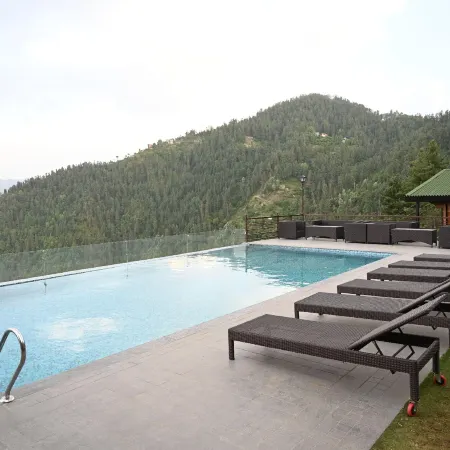Justa Cliffend Resort & Spa, Mashobra