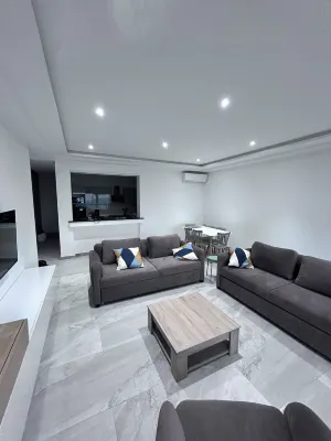 2-bedroom apartment facing the sea Hotels in 