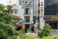 The Dahlia Hotel & Apartments Hotels near Bodhi Temple