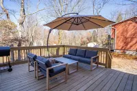 Cozy Pocono Chalet  Hot Tub, Fireplace, Near Ski Resorts & Lake Access