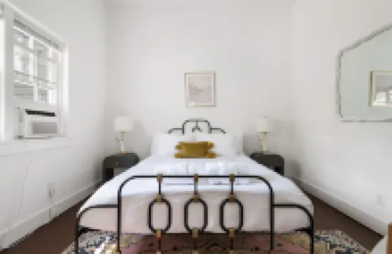 Walk Everywhere Downtown - 1Bed/1Bath Charleston Retreat - Dining & Nightlife