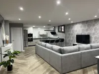 En el Centro del Pueblo. Esta Decorada en Estilo Moderno y es Totalmente Nueva Hotels in Mombeltran