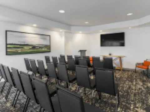 ฮิลตันการ์เด้นอินน์ เดวิส ดาวน์ทาวน์ โรงแรมในเดวิส