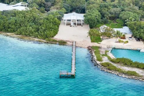 Oceanfront Oasis: Dockside Bliss