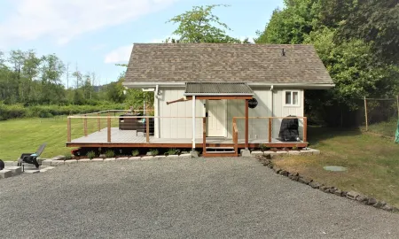 Hunter's Cozy River Bend Cabin on Skokomish River, 1bd/1ba