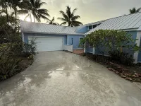 Mermaid Manor – Freshly Renovated 3Br 2BA Stuart Escape with Pool & Patio Hotels in Port Salerno