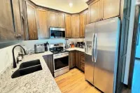 River Bluff Getaway– Upper  3BR/2BA Upper Level Unit with Gorgeous Deck Views