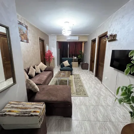 Luxury Downtown Apartment with Stunning View – 3 Bedrooms, Sleeps 8,  2 Bathroom