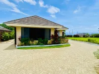 Cozy vacation retreat. Bungalow in a gated community close to Ochos Rios.