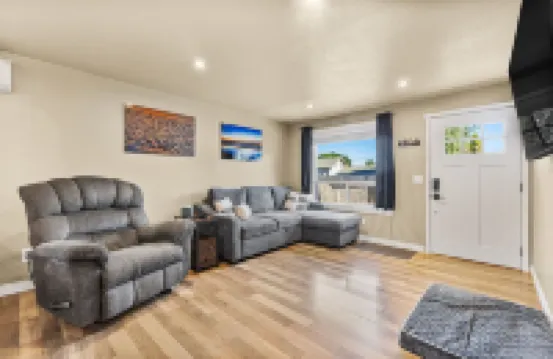 Remodeled Albany 1Bdrm, Modern, Pet Friendly Fenced Yard, Work Station, Laundry!