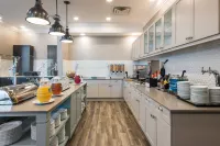 Homewood Suites by Hilton Ottawa Airport - piscina