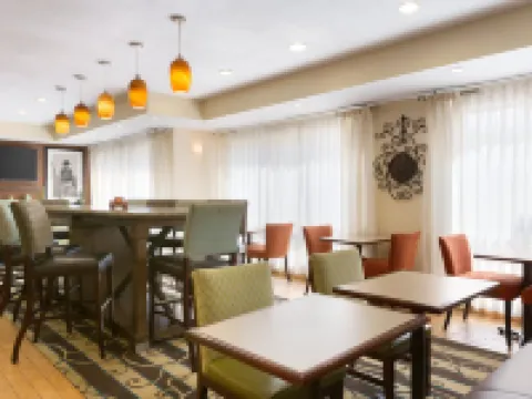 希爾頓歡朋酒店-曾斯維爾 馬斯金格姆縣酒店