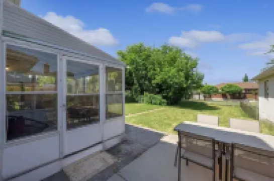 Niagara Family Stay | Near Brock, Falls & Wineries