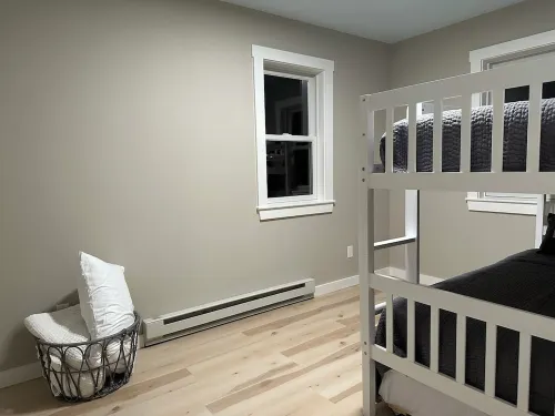 Mountain Retreat-Scenic Views-Charming 3-bedroom House-WiFi, AC, Family Room