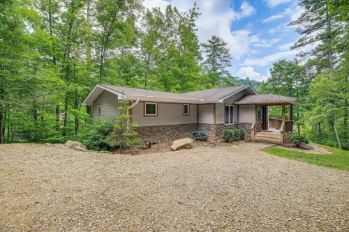 Lakefront Butler Home w/ Hot Tub & Fire Pit! - 3つ星