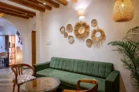 2bhk Cozy Bohemian apartment this offers relaxed and artistic vibe