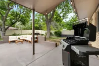 The Foundry Escape - Hot Tub, Bikes & Game Room Hotels in Loveland