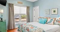Sassy Seahorse! 200 Yards to Beach! Neighborhood Pool