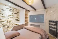 Logement Duplex au Coeur de Tréguier Hotels in Treguier