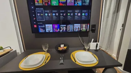 Modern and cozy loft near Feirinha do Alto. Отели рядом с достопримечательностью «Praca Olimpica»