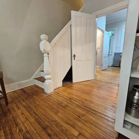 Charming 2-bedroom Baker Park townhome with WiFi, parking and patio in downtown