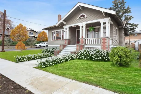 Charming 2-bedroom bungalow with WiFi, AC in marvelous The Dalles