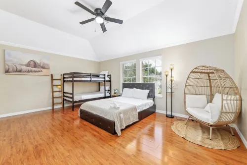 Stafford Hay-Day Farmhouse, 5 Bedrooms with Pool Table and Covered Private Pool