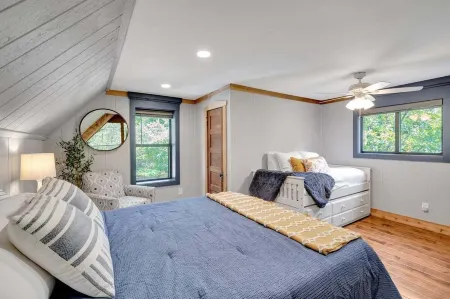 Cabin Sweet Cabin - Modern Log Cabin @ Beaver Lake W/Hot Tub