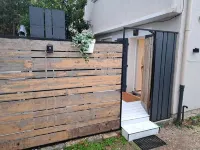 Charming studio with private courtyard Mas Provencal La Richaude附近的飯店