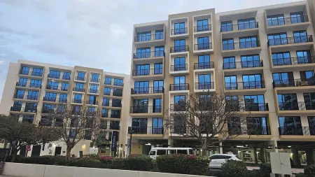 Chic studio with AC, fitness room, swimming pool, open sea in marvelous Al Hamra