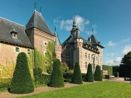 Kasteel Van Ordingen Отели в г. Жее