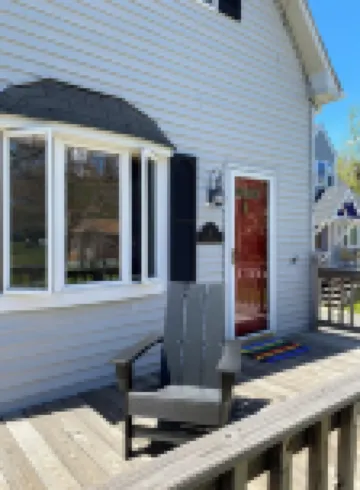 Charming Cottage in the Shadow of Day Mountain