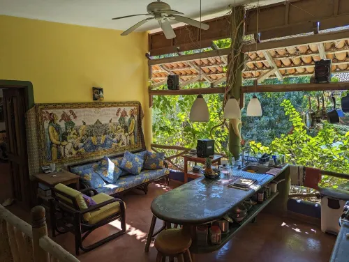 Beautiful and spacious 2 blocks from the beach and town center!