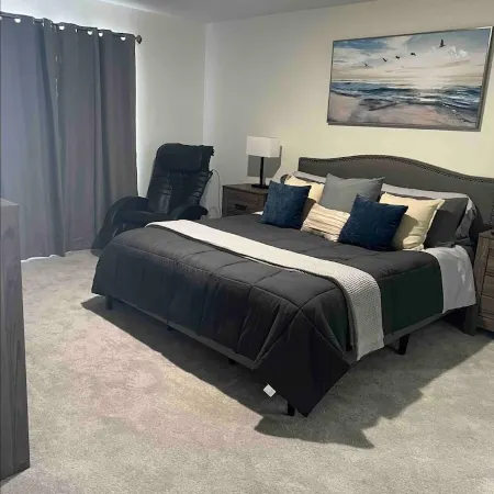 Relaxing 3 bedroom 2 bath townhome great location. Close to hospitals & MCAS.