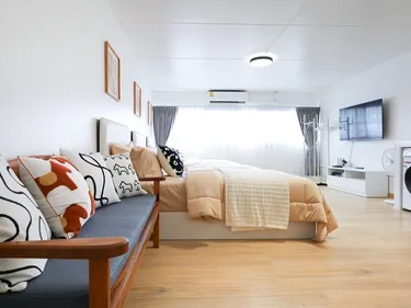 รูปภาพของCozy 1-Bedroom Condo near IMPACT Arena, 3 Beds, Wi-Fi, A/C and Washing Machine