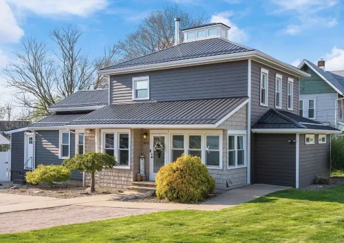 Luxurious 1875 Centrally Loc. Canton/Akron Home, Expansive Primary & Sunset View