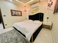 Glamorous one bed apartment near food street