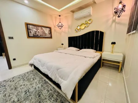 Glamorous one bed apartment near food street