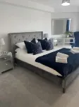 Balcony Seaview 2 bedroom luxury apartment. Coastal Retreat. 1 min walk to beach