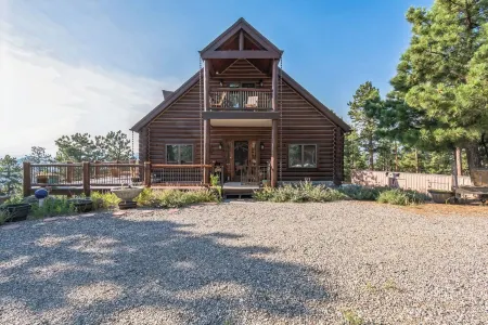 Luxe Log Home+Views+Hot Tub+Fire Pit+Open Air Game Room + Red Rocks Отели в г. Pine Junction Area