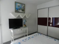 Bel Appartement Avec Grande Terrasse à 5mn à Pieds de la Plage et des Commerces