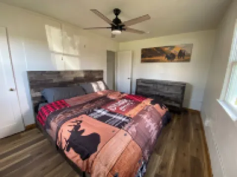 Base Camp Retreat Hotels in Glendo