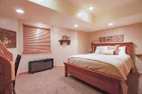 Beautiful original log cabin, minutes from Garden City and Bear Lake beaches.